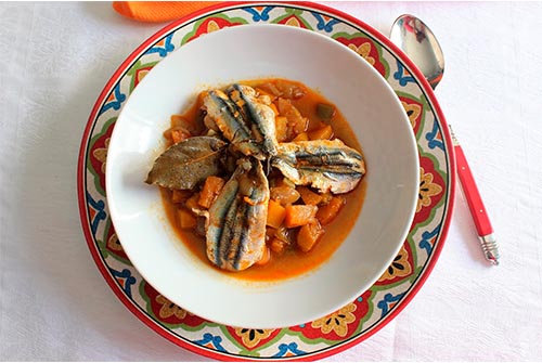 Plato de boquerones sobre calabaza