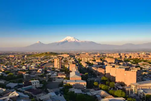 Vista de ciudad y monte Ararat
